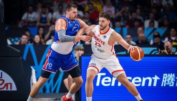 东兴证券 轰28+13击败约基奇！申京制胜抢断激情庆祝：全场球迷为他高呼MVP